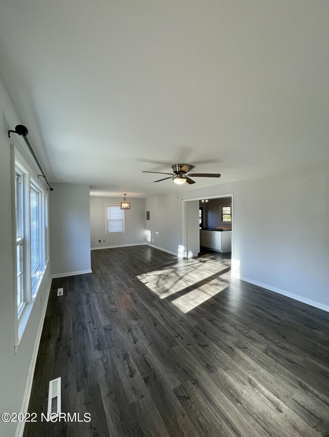 109 Dogwood Dr, Jacksonville, NC 28540 - photo 6