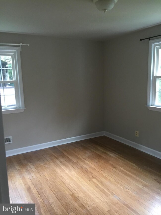 10612 Wheatley St, Kensington, MD 20895 - photo 6