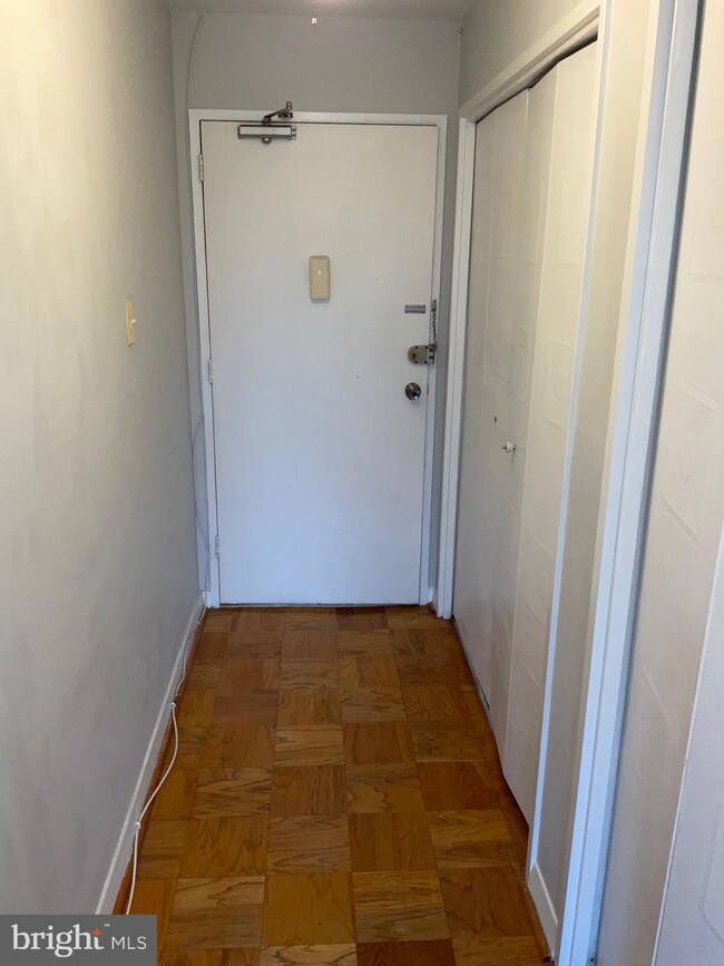 Park Sutton Condominiums, Silver Spring, MD 20910 - photo 5