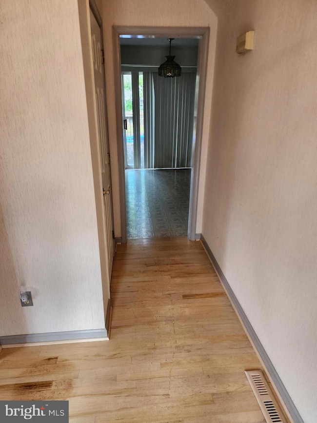 210 W Silver Fox Rd, Newark, DE 19702 - photo 4