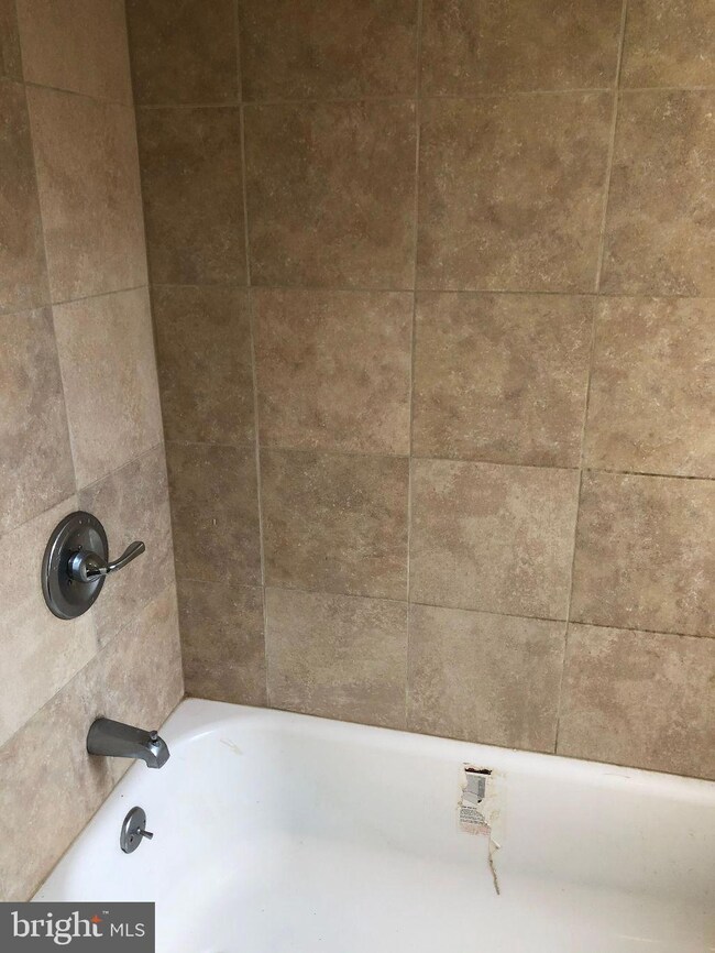 521 Howard Ave, Lancaster, PA 17602 - photo 3