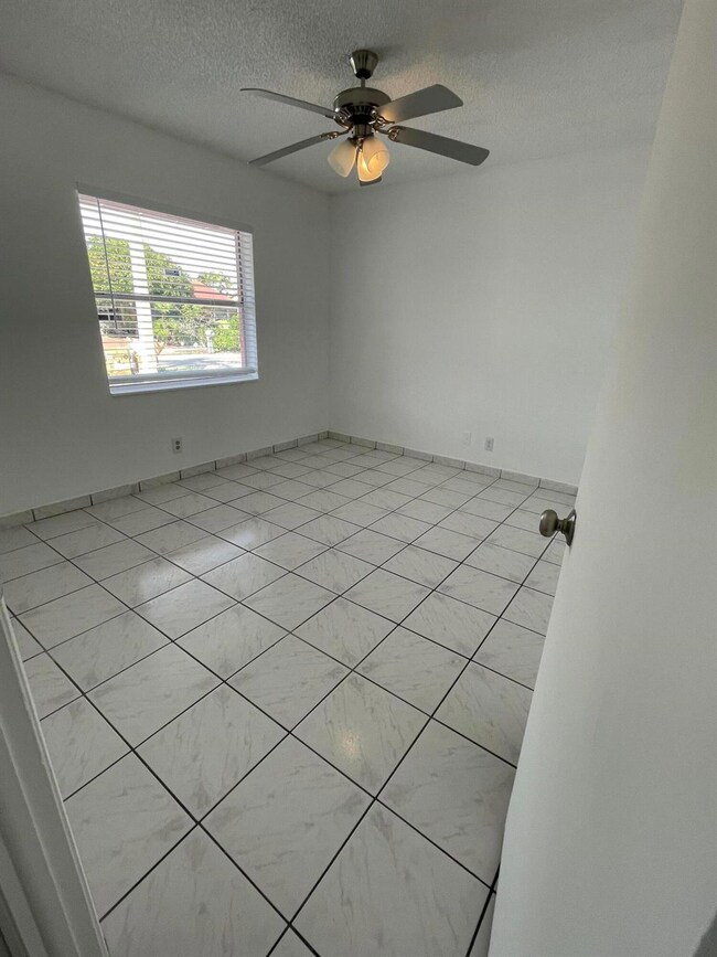 4916 Pimlico Ct, West Palm Beach, FL 33415 - photo 4