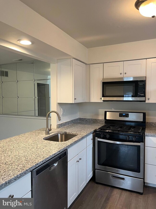 532 Shetland Ct unit 532, Sewell, NJ 08080 - photo 3