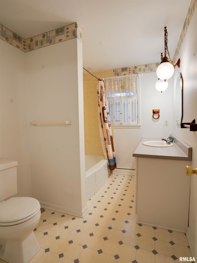 1716 Monterey Ct, Bettendorf, IA 52722 - photo 7