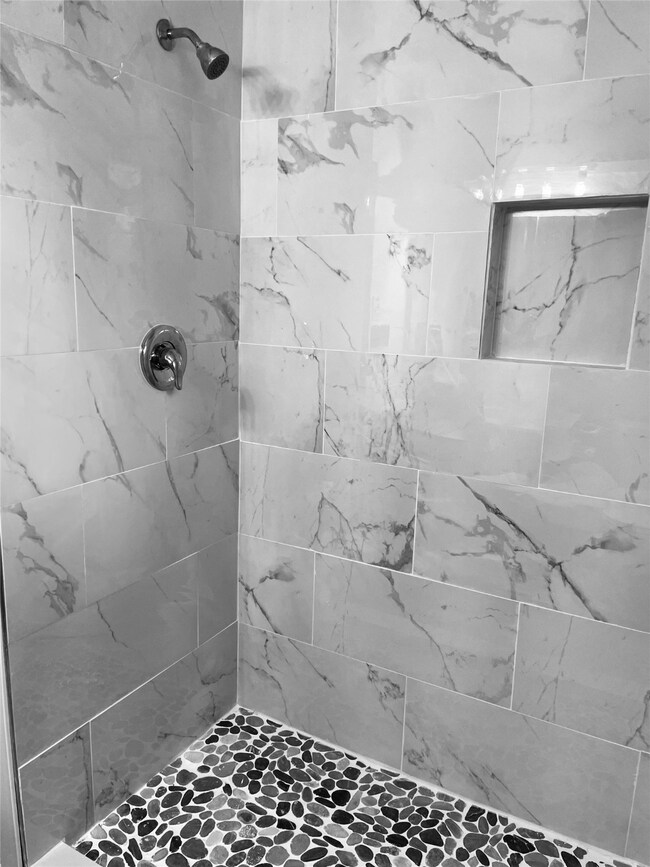 7331 Woodland Dr W, Houston, TX 77040 - photo 5