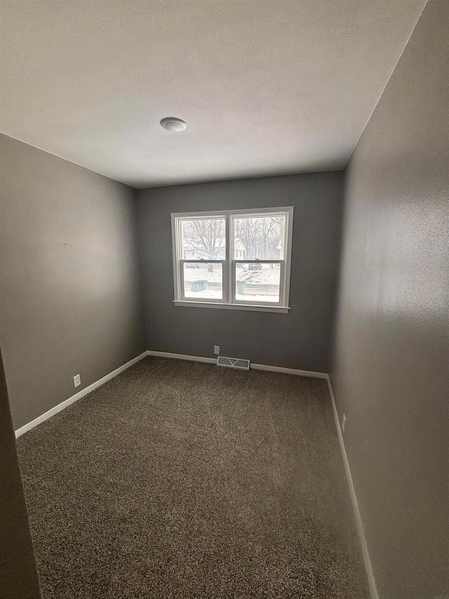 4027 Niles St, Waterloo, IA 50703 - photo 6