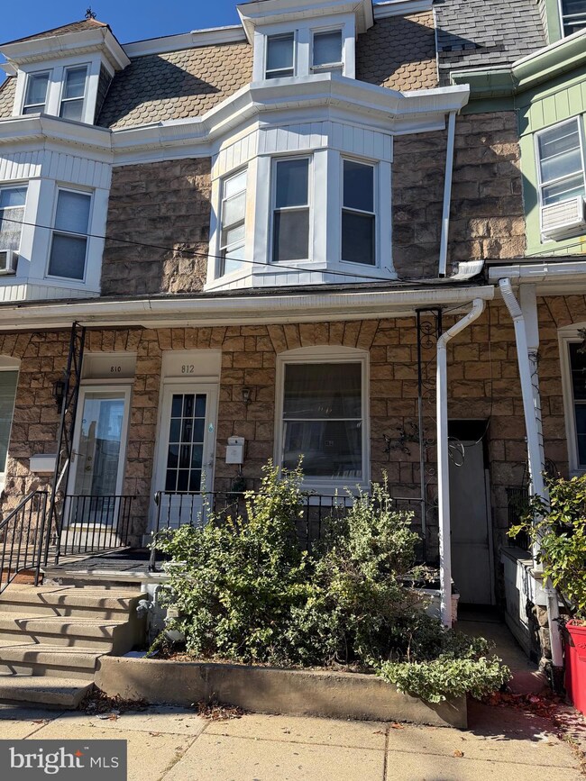 812 Mcknight St, Reading, PA 19601 - photo 2