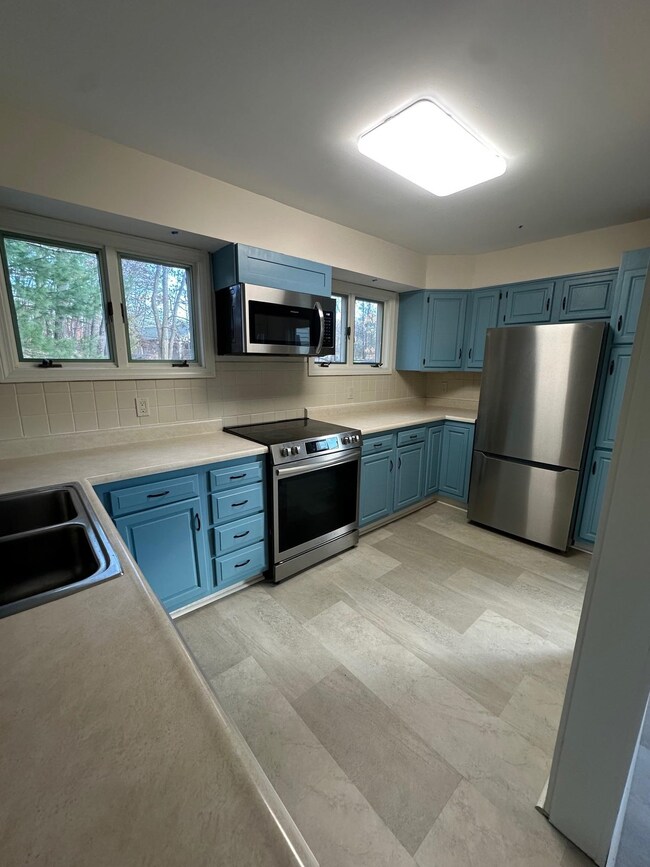 5 Tuttle Ct, Rochester, NH 03839 - photo 4