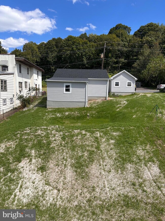 257 S 4th St, Hamburg, PA 19526 - photo 6