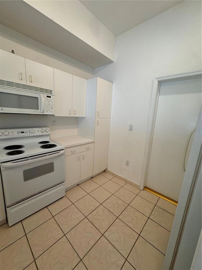 10941 NW 43rd Ln unit 10941, Doral, FL 33178 - photo 7