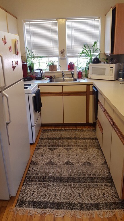 31 Hammond Pond Pkwy unit 3, Chestnut Hill, MA 02467 - photo 5