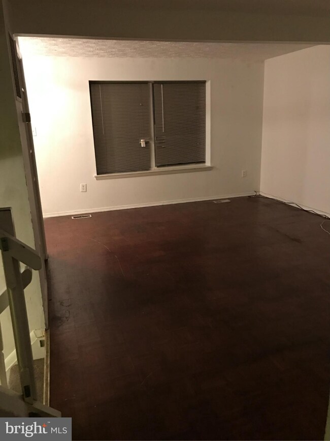 8216 Brucar Ct, Gaithersburg, MD 20877 - photo 5