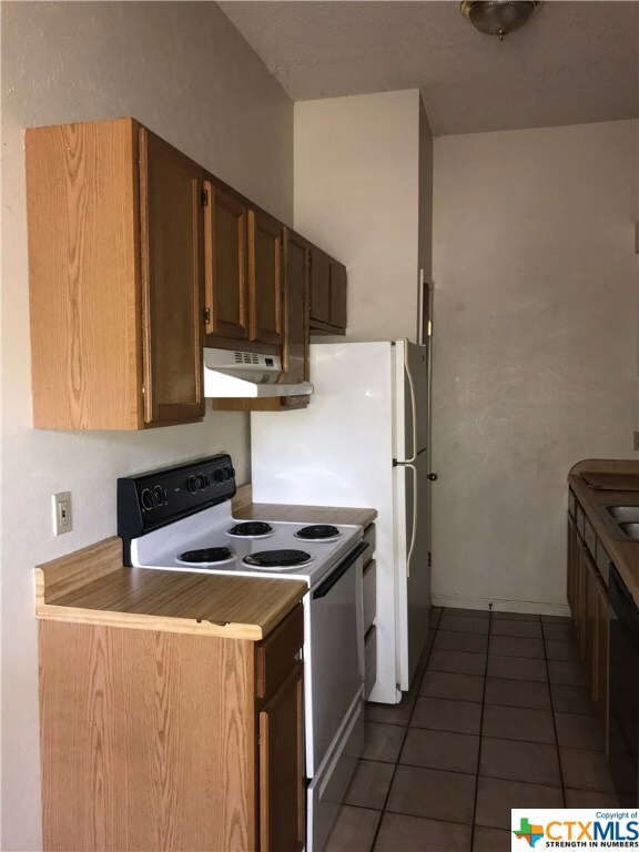 1303 N Bishop St unit 1305, San Marcos, TX 78666 - photo 6