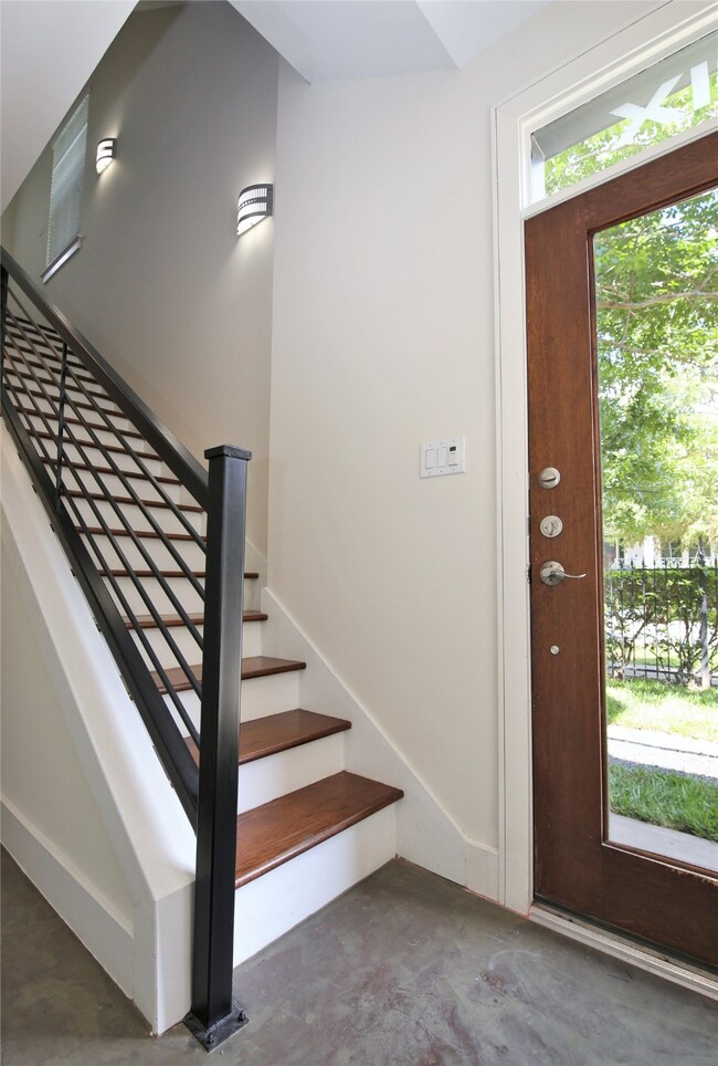 637 Rutland St unit 6, Houston, TX 77007 - photo 3