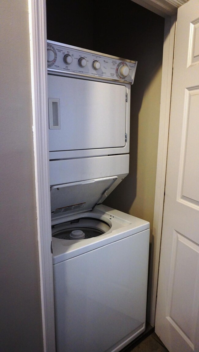 Washer/dryer included