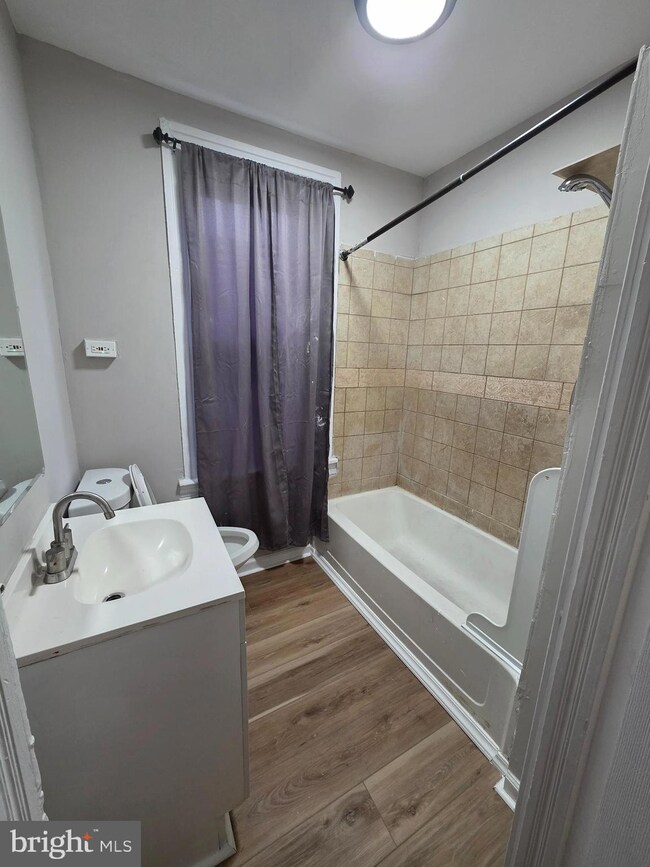 202 S 6th St, Reading, PA 19602 - photo 5