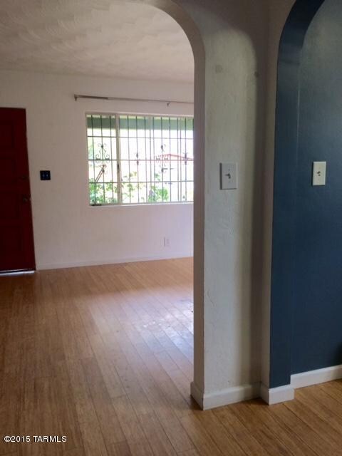 Looking towards living rm