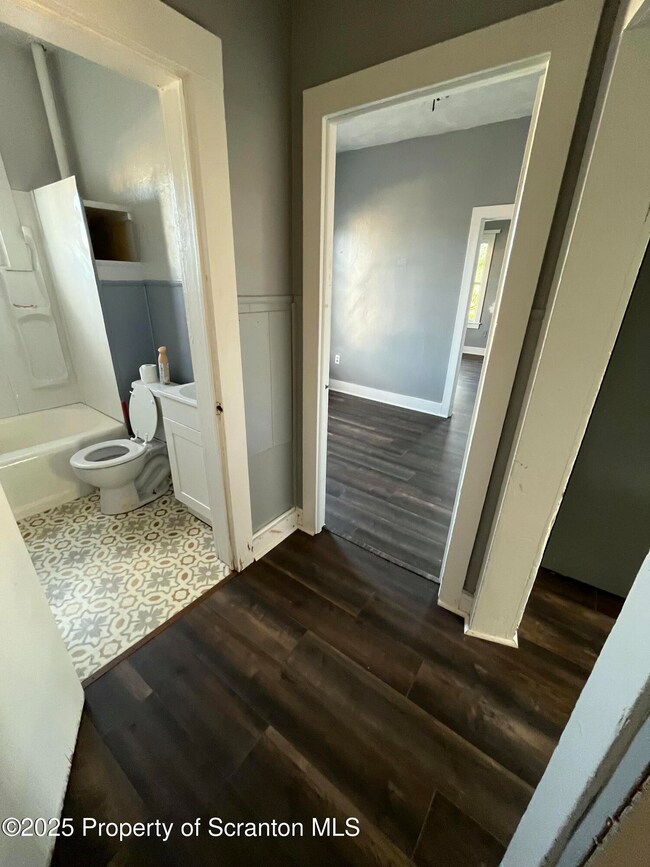 734 Grant Ct unit 4, Scranton, PA 18519 - photo 5