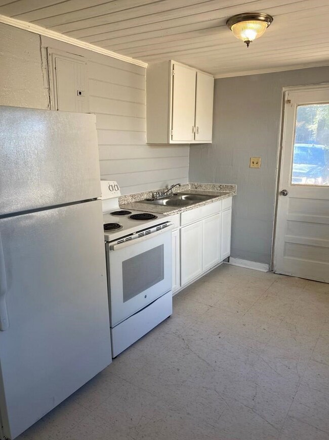 1210 Gillespie Ave, Albany, GA 31707 - photo 3