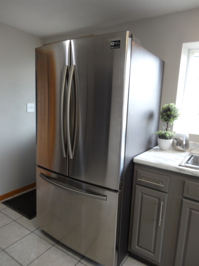 710 Linlawn Dr, Wabash, IN 46992 - photo 2