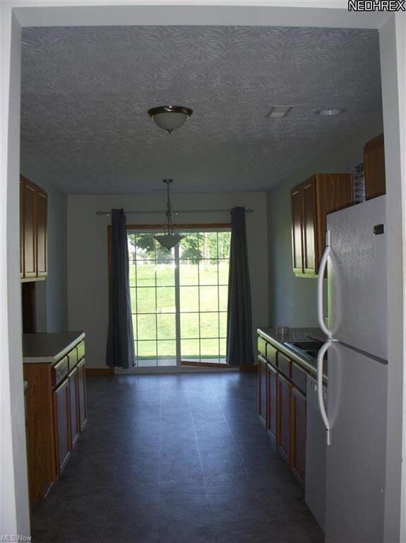 Kitchen/ Dining
