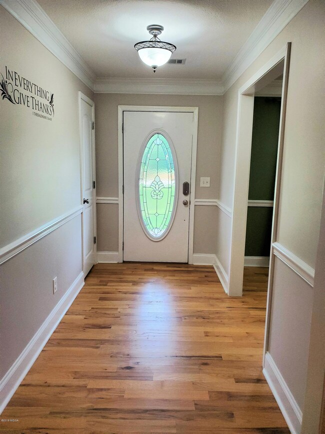187 Chapman Ridge Rd Foyer