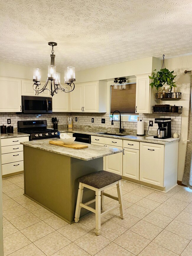 1283 Forest Dr. 17
