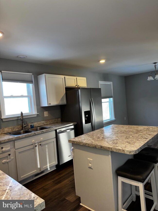 487 Stonewall St, Strasburg, VA 22657 - photo 4