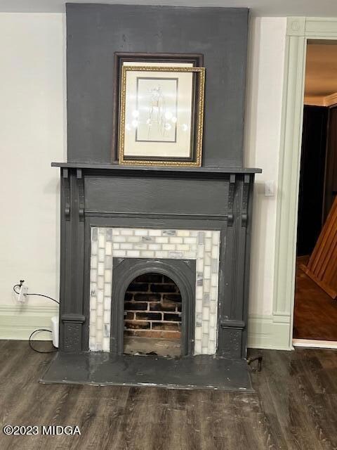 955ColeApt2fireplace