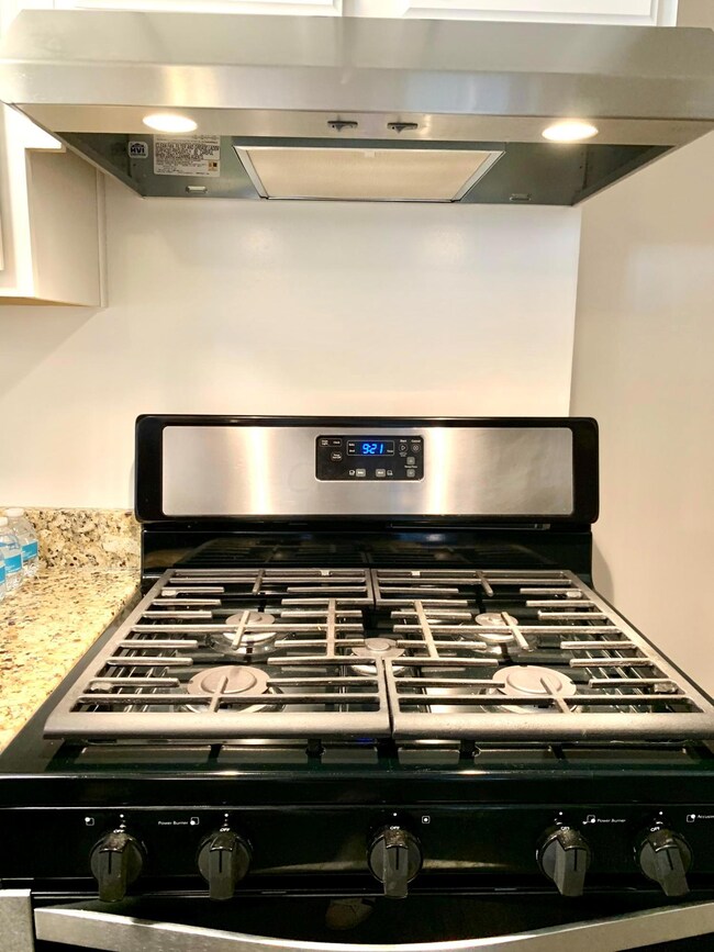 1524 Waltham Rd unit 1524, Columbus, OH 43221 - photo 5