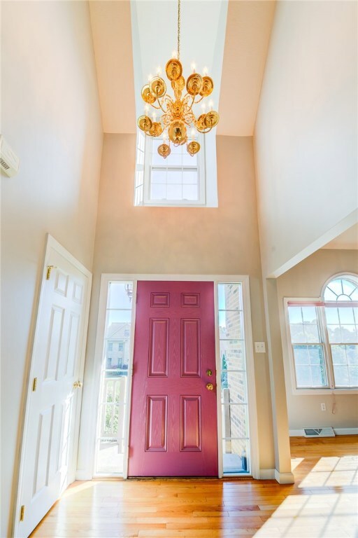 Two Story Entry w/ cat walk