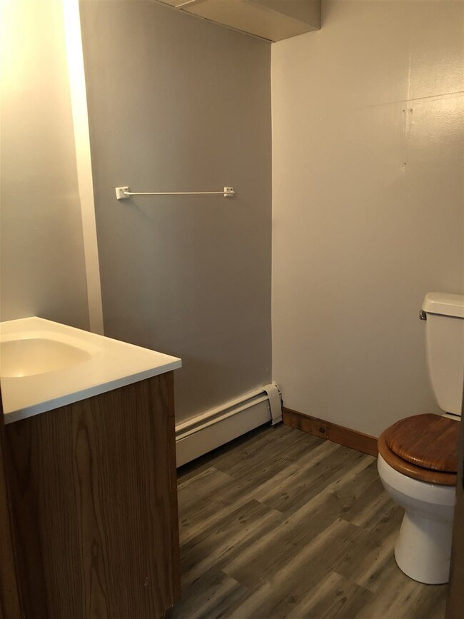 84 Hovey Rd, Londonderry, NH 03053 - photo 5