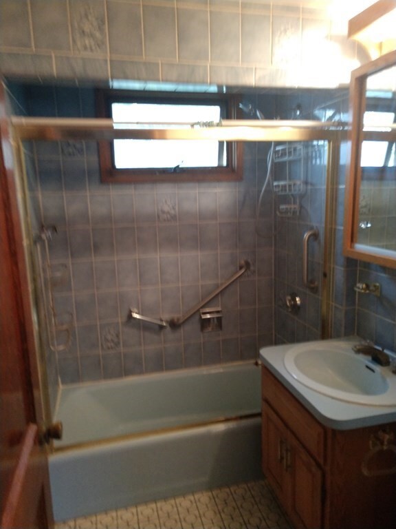 493 Lagrange St unit 1, West Roxbury, MA 02132 - photo 5