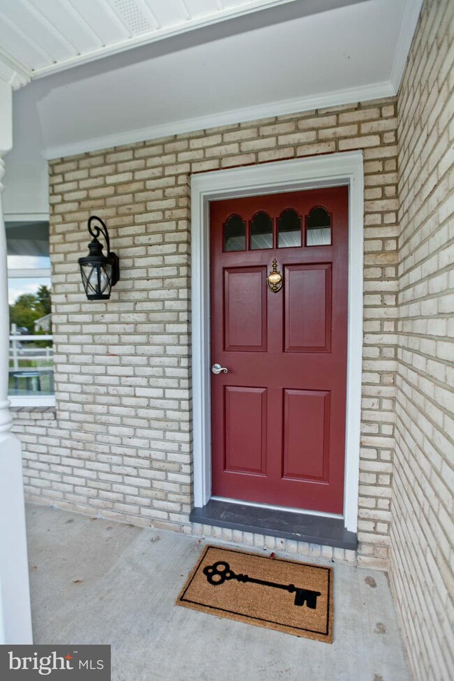 16631 Longstreet Dr, Williamsport, MD 21795 - photo 2