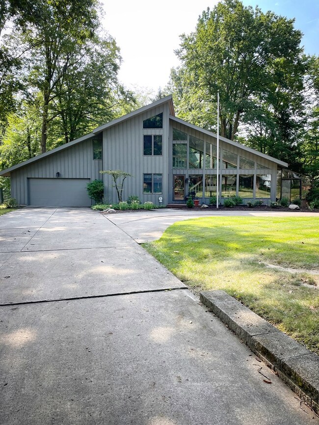 457 Woodhill Dr N, Ashland, OH 44805 - photo 2