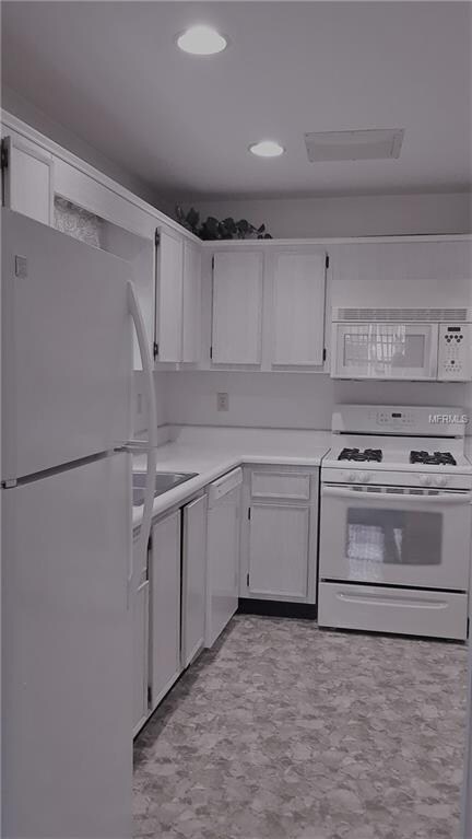 Kitchen (dividing wall is not bearing wall)