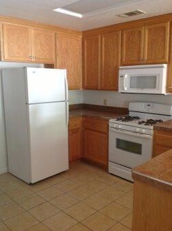 1175 Le Brun kitchen
