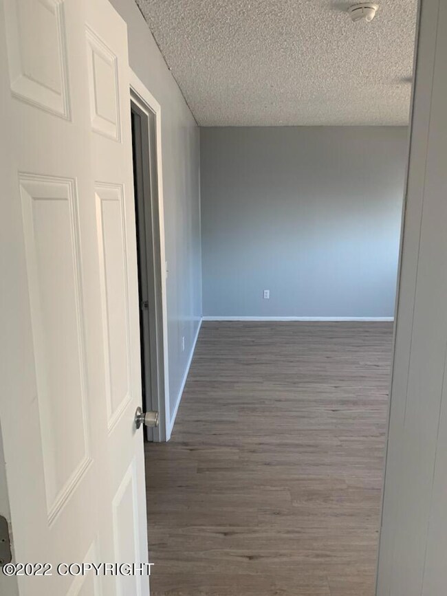 Master Bedroom (1 of 2)