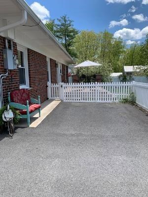 Driveway with lots of parking