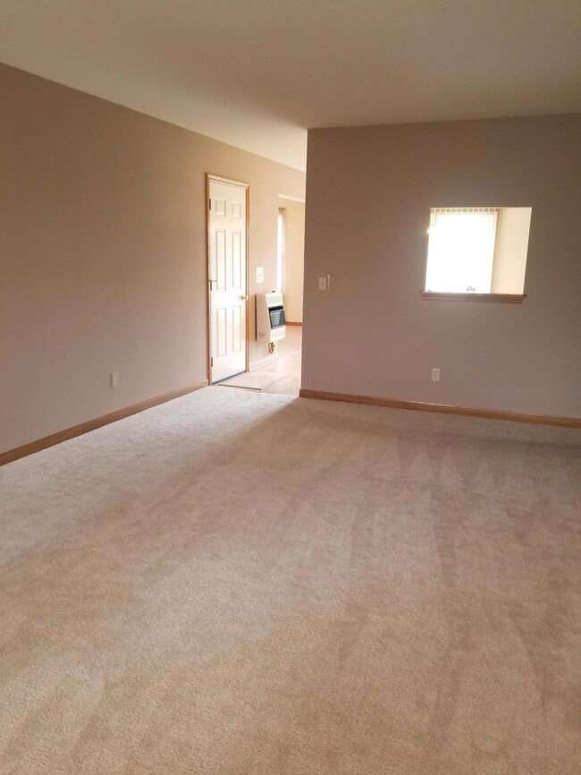 3794 Yale living room
