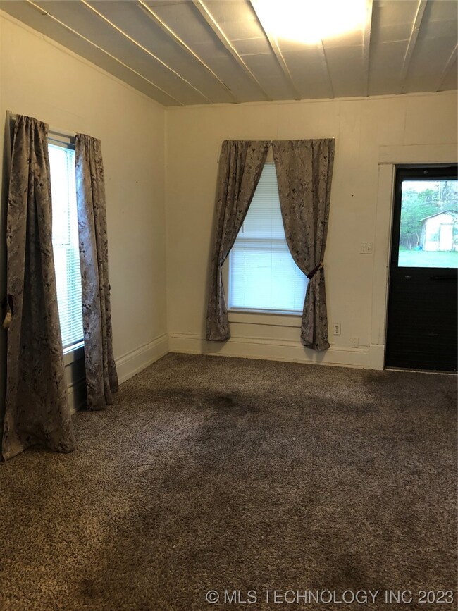 618 N Collins Ave, Okmulgee, OK 74447 - photo 2