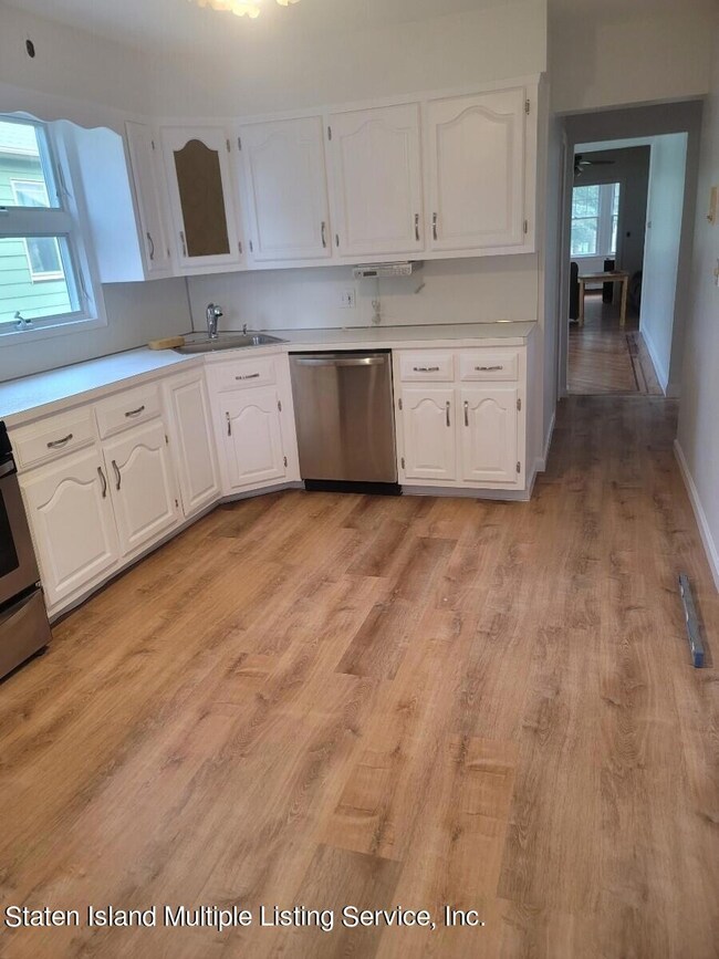 325 Maine Ave, Staten Island, NY 10314 - photo 4