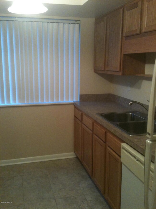 721 Oaks Manor Ct, Jacksonville, FL 32211 - photo 3