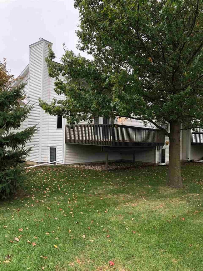 3025 Pheasant Dr unit B, Cedar Falls, IA 50613 - photo 2