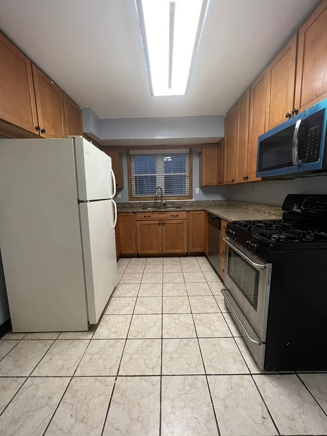 6043 N Mozart St, Chicago, IL 60659 - photo 4