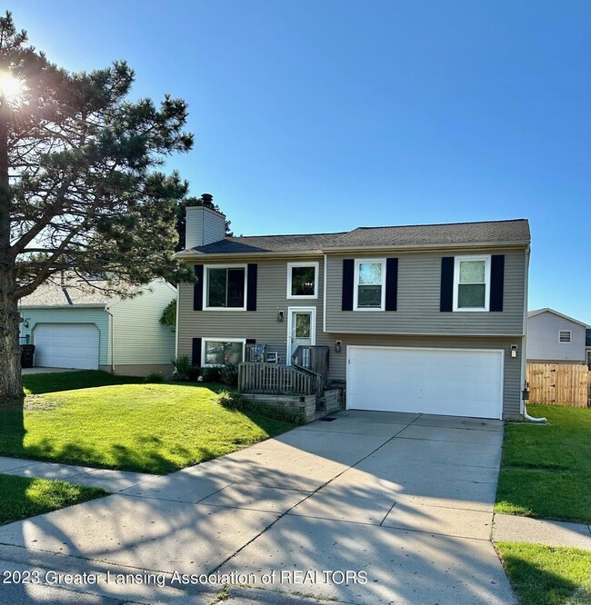 442 Jade Dr, Lansing, MI 48917 - photo 2