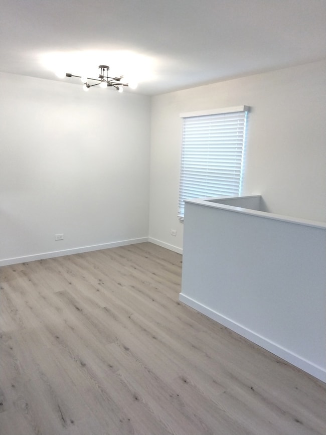 1387 Woodcutter Ln unit D, Wheaton, IL 60189 - photo 6