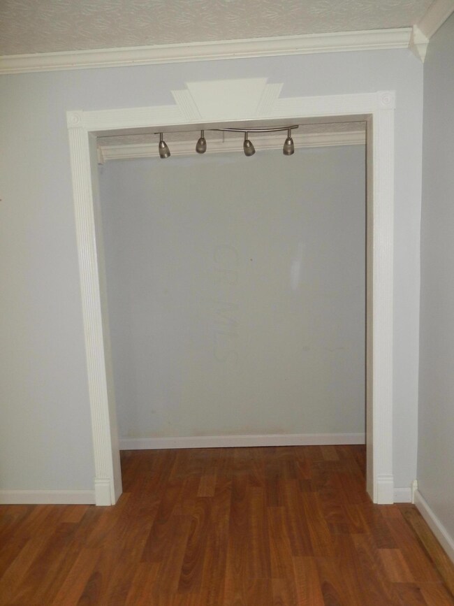 1762 Norma Rd, Columbus, OH 43229 - photo 5