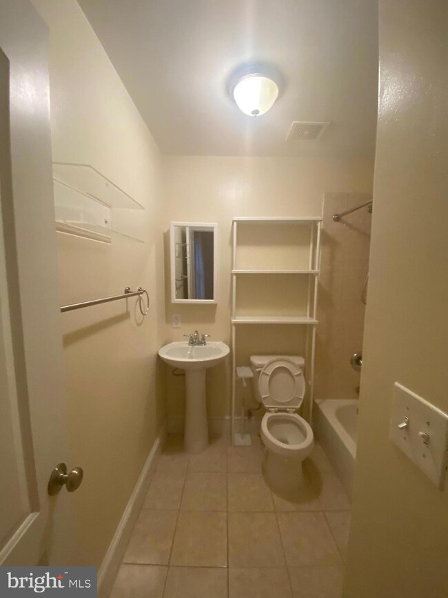 32 Q St NW unit 1, Washington, DC 20001 - photo 4