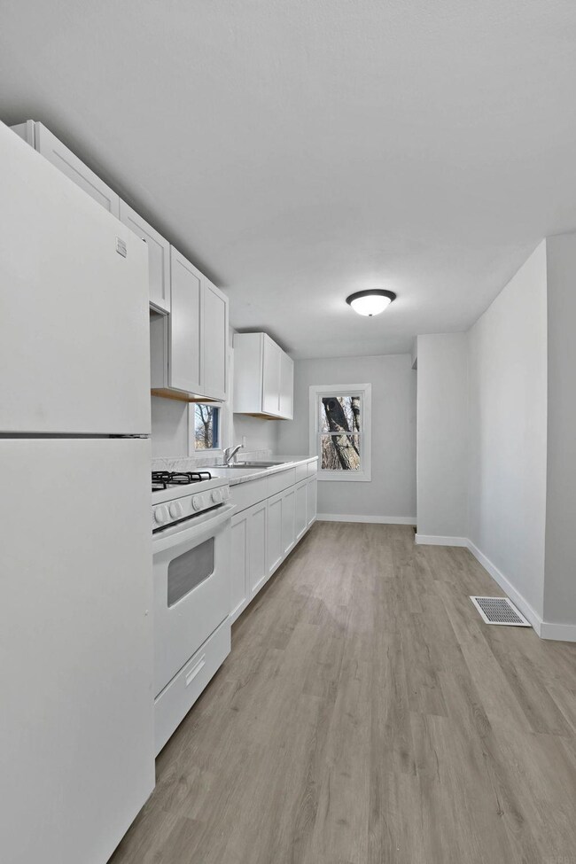 1733 Cottage Grove Ave, Evansdale, IA 50707 - photo 6